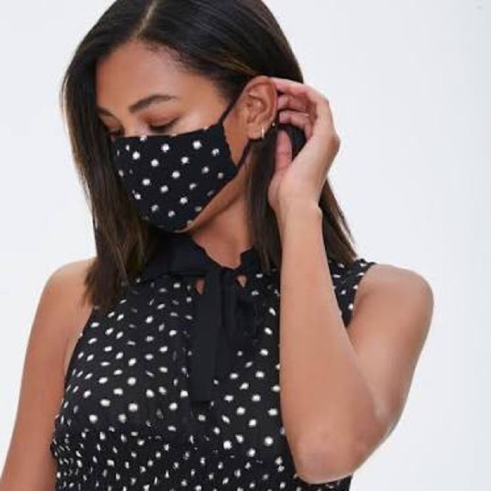 5🌟 SELLER Black Polka Dot Face Mask